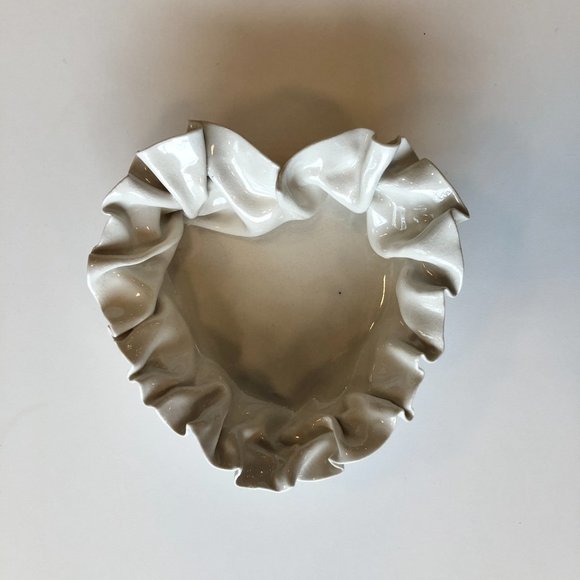 Hand-made Creamy White Heart with Ruffled Edge Ceramic Dish - SMALL - Picture 1 of 6